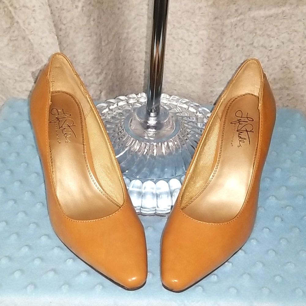 Life Stride light brown/tan heels
